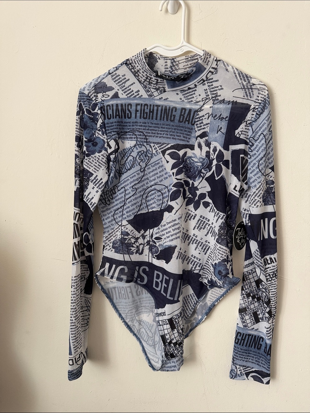 Long Sleeve Graphic Print Bodysuit in Navy and White